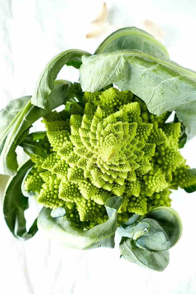 Roasted romanesco cauliflower with hints of garlic and lemon, vegetarian, vegan, paleo, gluten-free