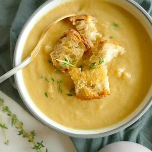 Vegan roasted parsnip and pear blender soup