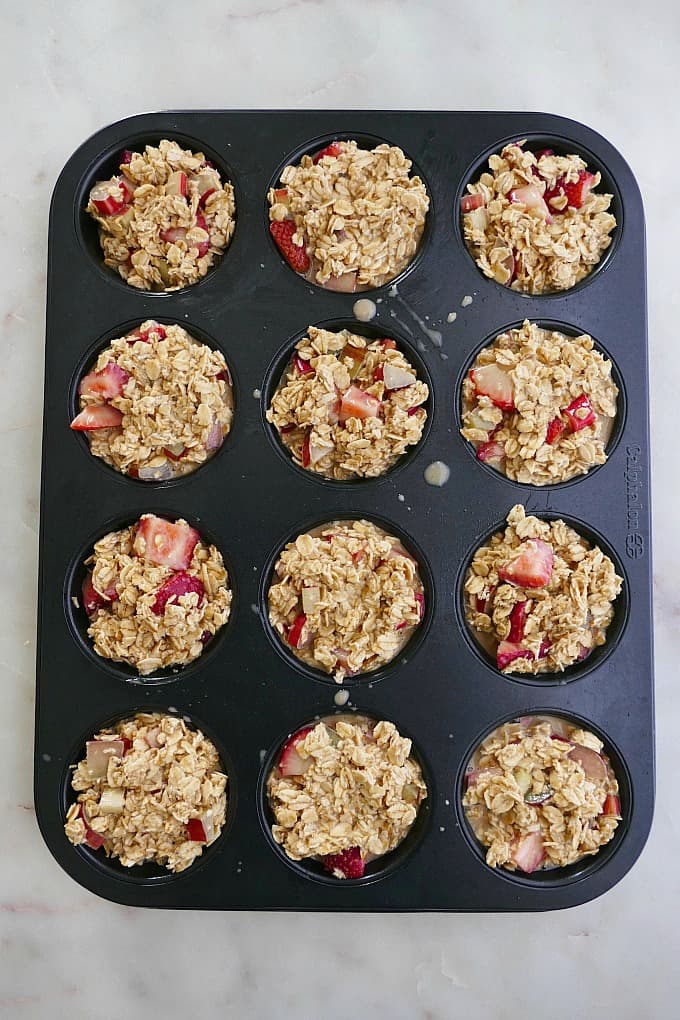 Strawberry Rhubarb Baked Oatmeal Muffins - healthy strawberry rhubarb muffins with gluten free oats, maple syrup, and cinnamon. An awesome make ahead, on-the-go breakfast option for busy mornings!