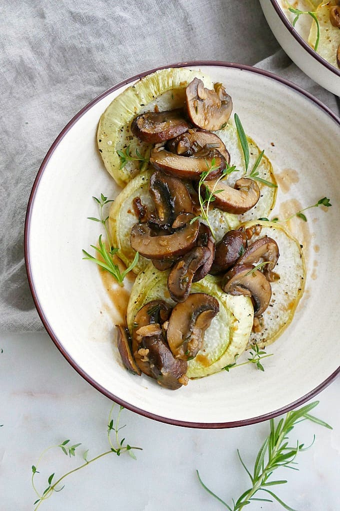 kohlrabi steaks with mushroom sauce