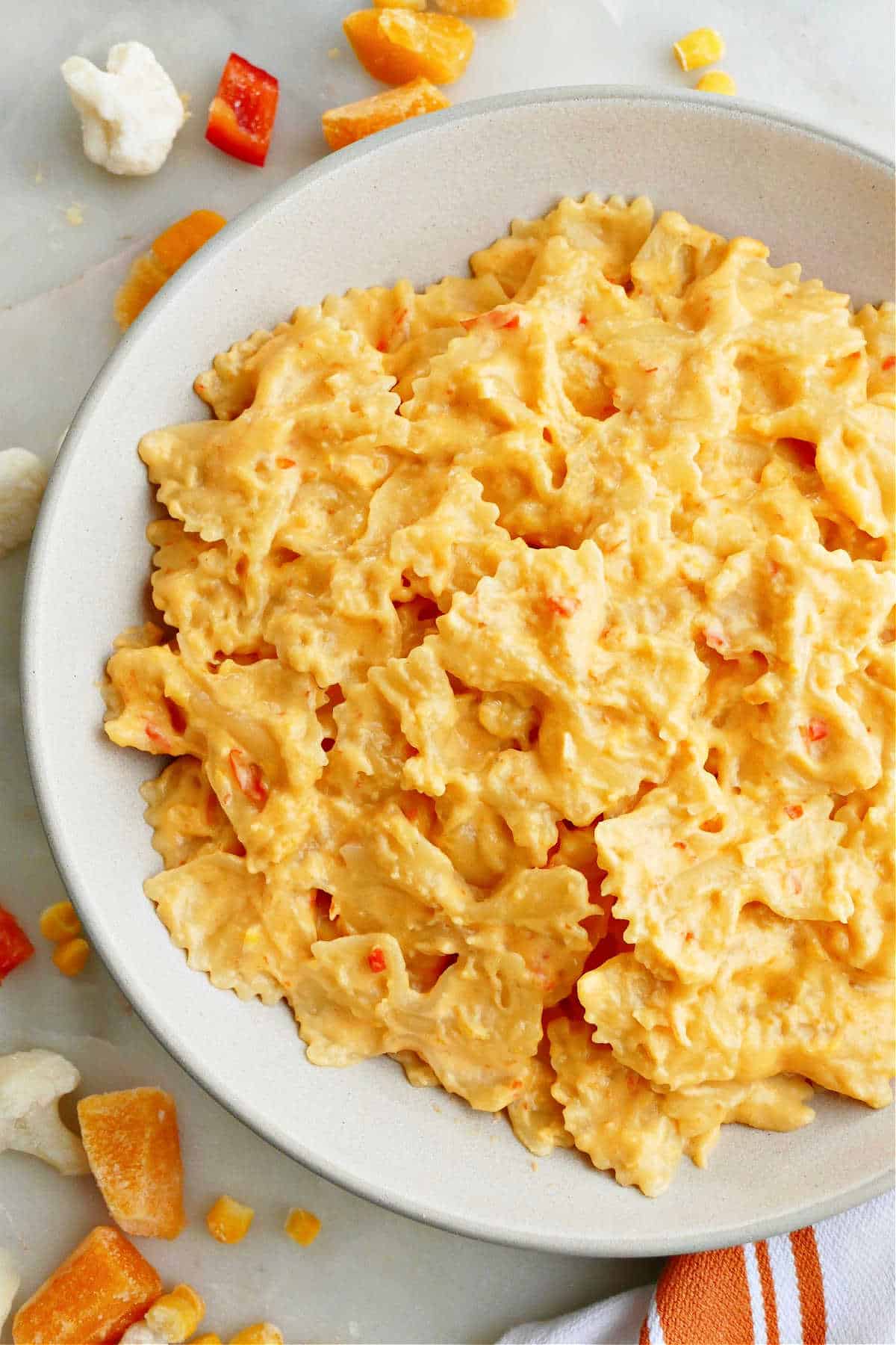 https://itsavegworldafterall.com/wp-content/uploads/2019/11/Veggie-Mac-and-Cheese-6.jpg