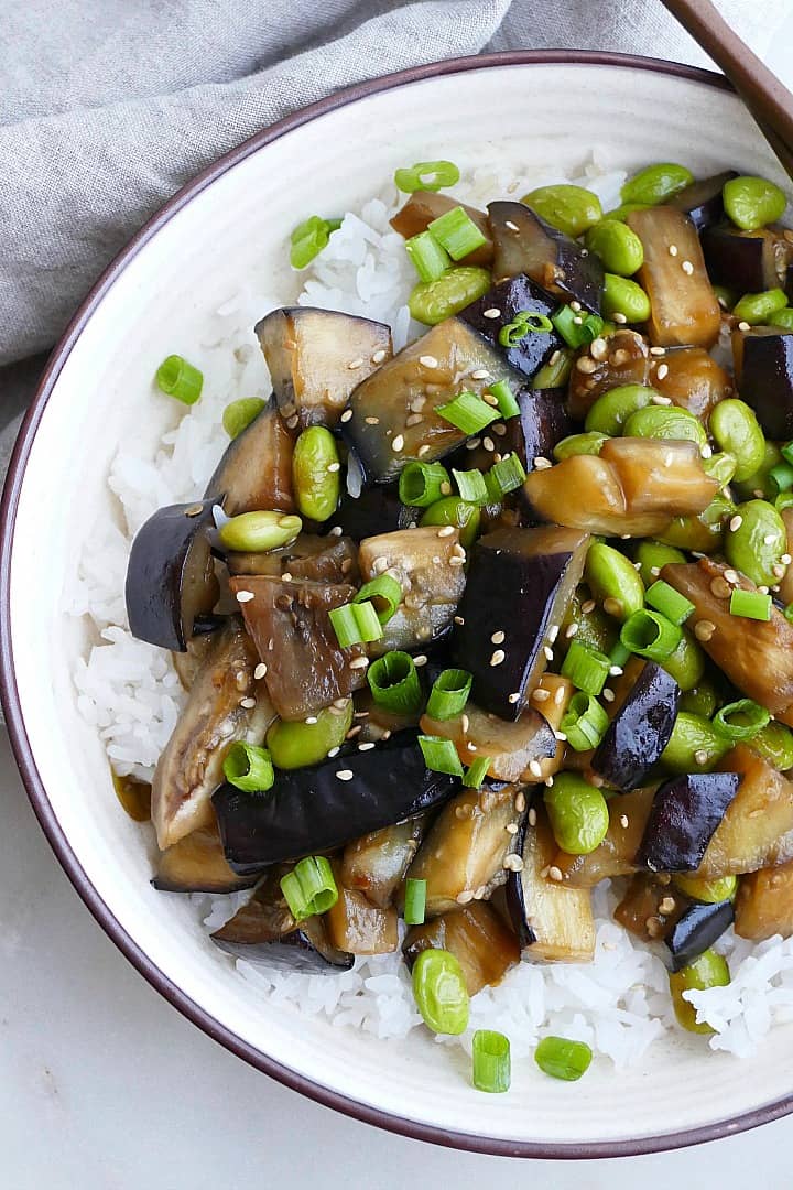 close up of finished recipe in a serving platter topped with scallions