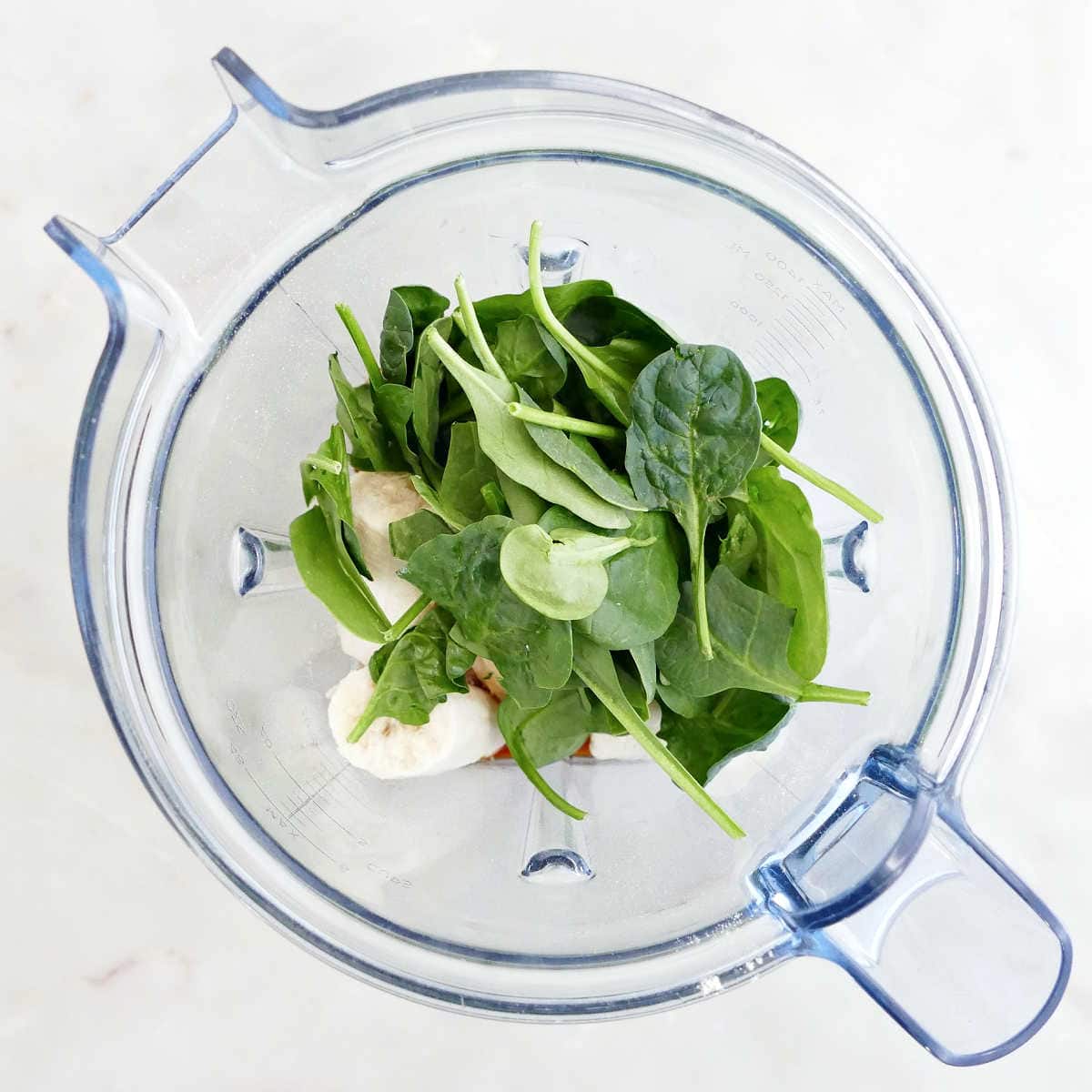 Banana, spinach, flour, egg, milk, cinnamon, baking powder, and vanilla in a blender.